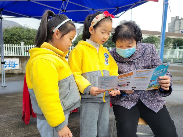 萌娃来科普 垃圾要分类.jpg