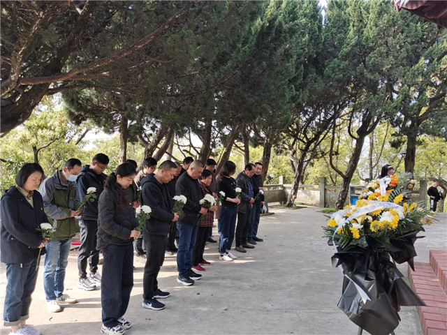 柴桥成校：新老党员传帮带  红色根脉永相传.jpg