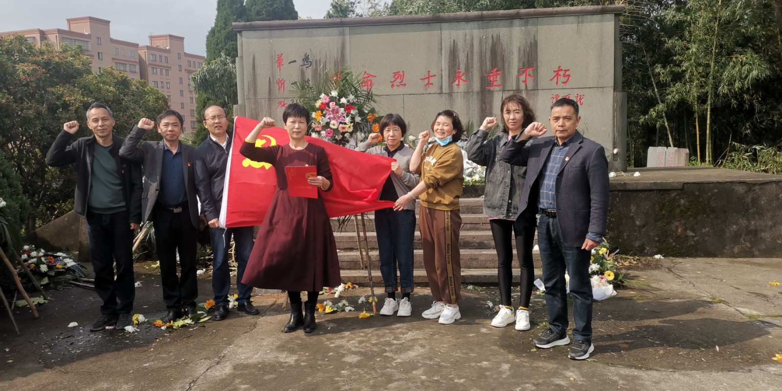 寄托哀思 缅怀先烈.jpg