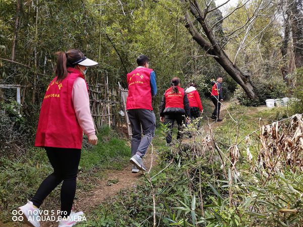 志愿倡导 文明祭扫.jpg
