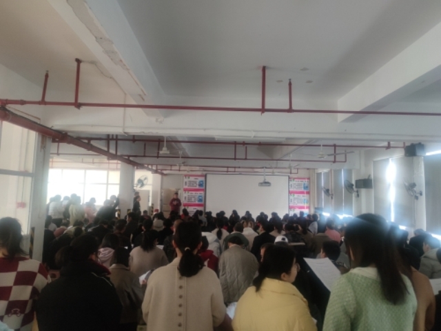 37北仑区春晓：反诈防骗宣传进企业 提醒员工守好辛苦钱.jpg