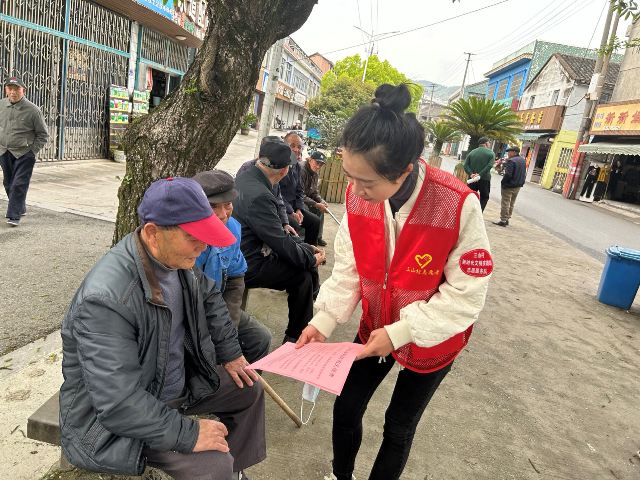 38北仑区春晓成校：宣传保密知识 筑牢保密防线.jpg