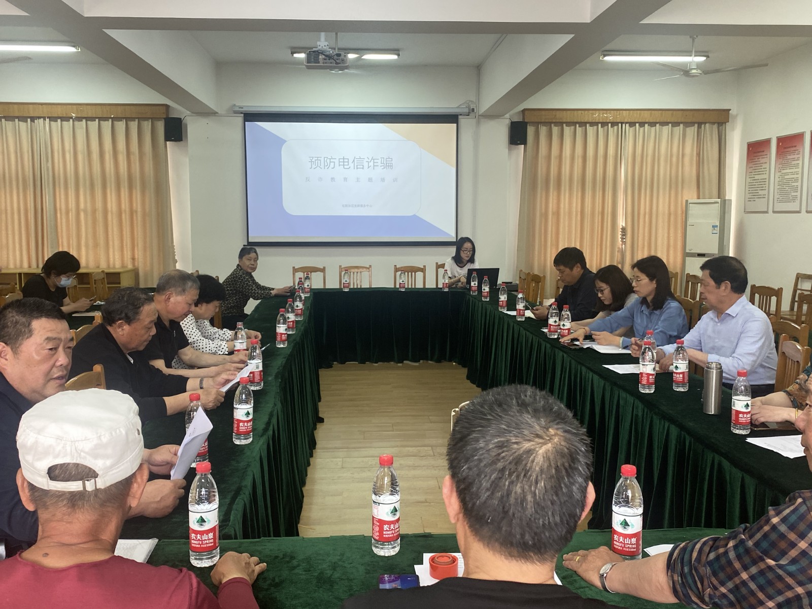 红联社区党群服务中心：开展预防电信诈骗 反诈教育主题宣讲.jpg