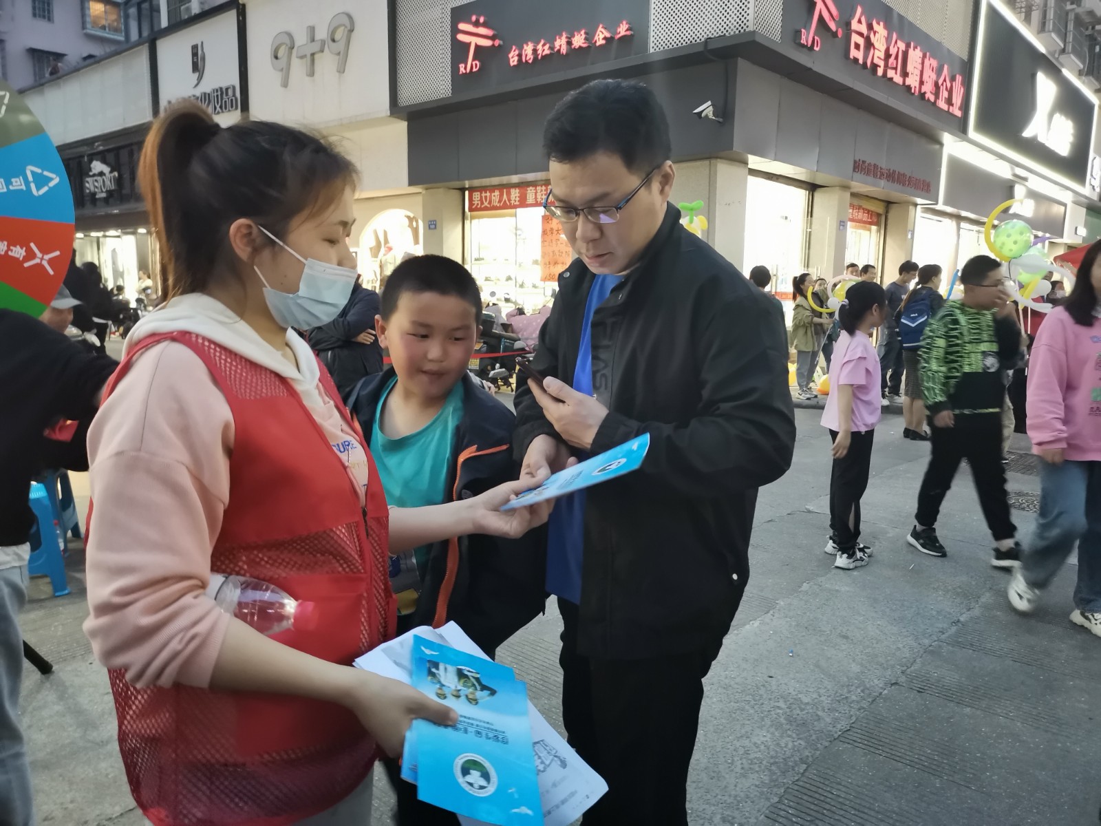 红联社区党群服务中心：禁毒宣传进社区 筑牢识毒拒毒防线.jpg