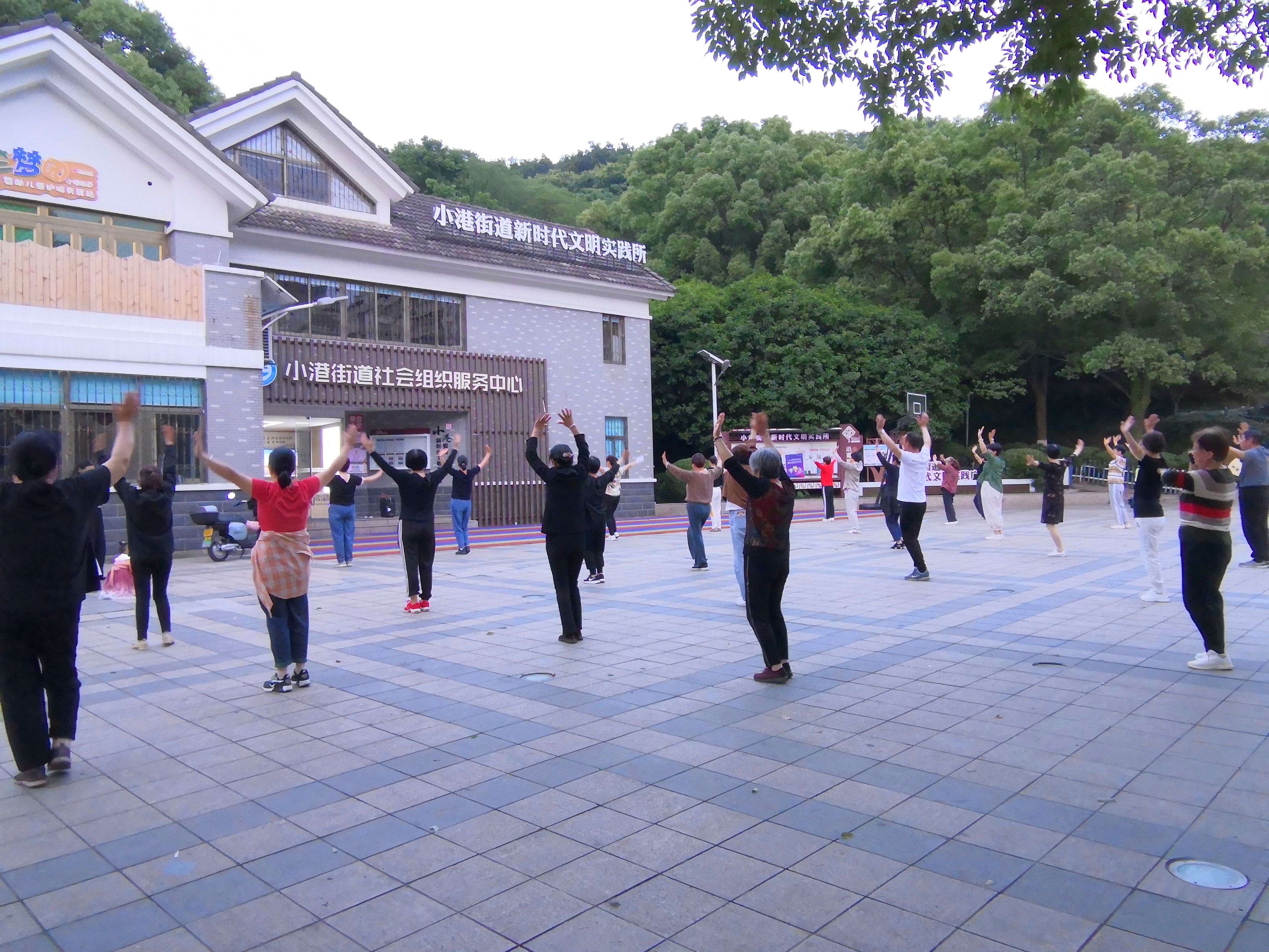 广场舞.jpg