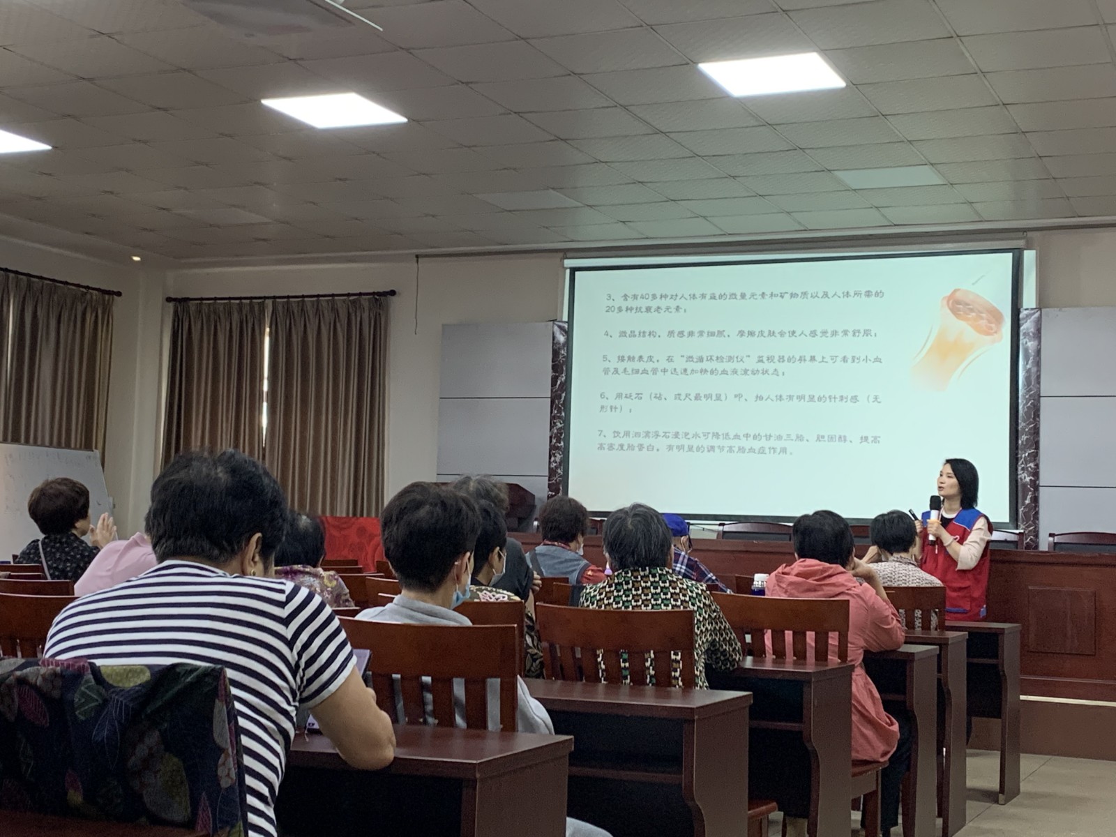 红联社区党群服务中心：传承历史 创新未来——砭石刮痧法分享讲座.JPG