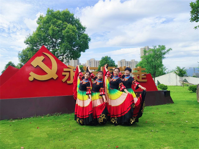 柴桥成校：“艺”起来 少数民族载歌载舞迎“七一”.jpg