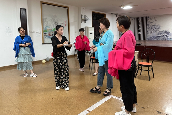 下邵社区文化加油站：戏曲培训进礼堂 感受传统文化魅力.jpg