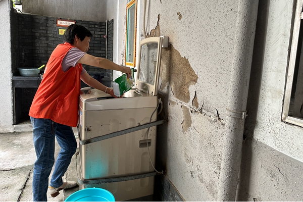 下邵片区党群服务中心：爱心洗衣 暖心服务.jpg