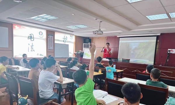 沙湾社区关工委：开展“平安暑假 你我同行”宁波市12355平安自护教育系列活动.jpg