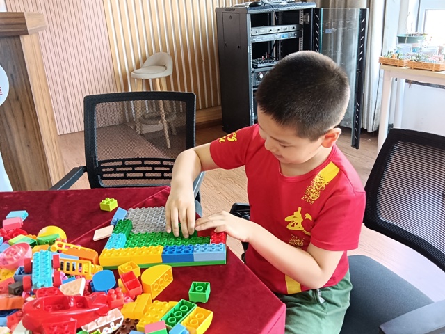 83北仑区春晓成校：以乐高“搭”起绿色环保“成长桥”.jpg