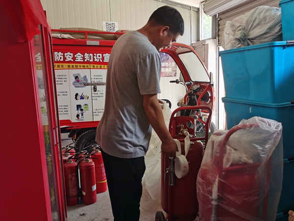 下邵社区党群服务中心：微型消防站添新物 提升灭火救援能力.jpg