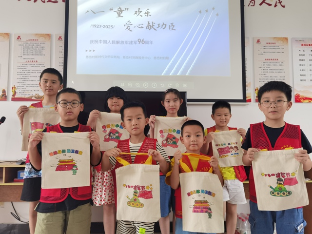 97北仑区春晓成校：八一“童”欢喜，爱心献功臣.jpg