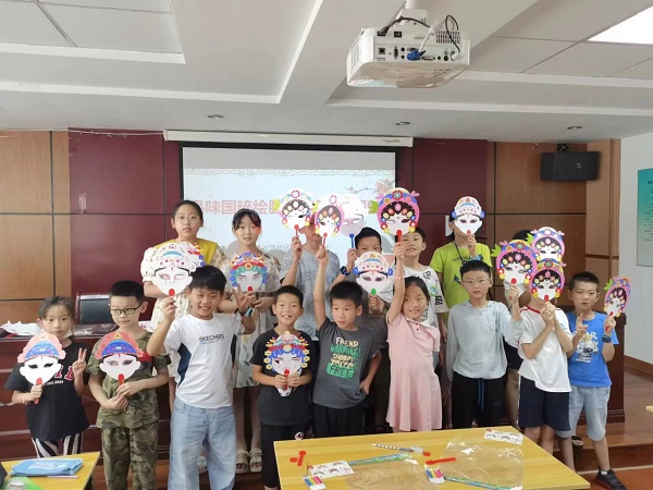 品味国粹绘脸谱  感受非遗魅力.jpg