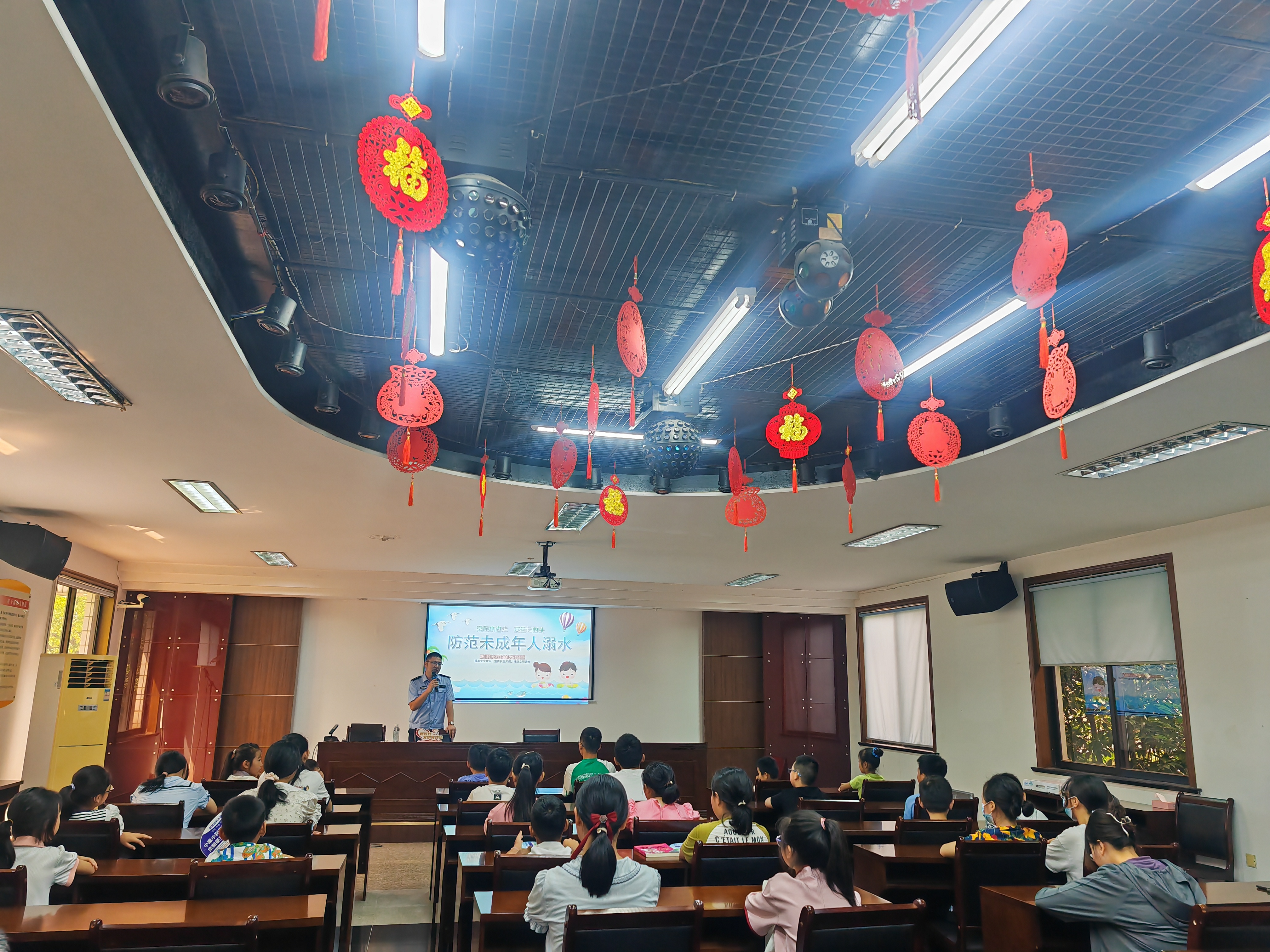20230816五里牌社区：珍爱生命 预防溺水 现场二.jpg