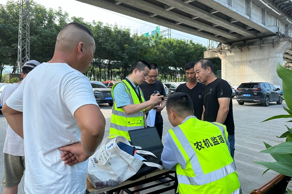 下邵社区党群服务中心：农机年检进社区 安全生产稳发展.jpg