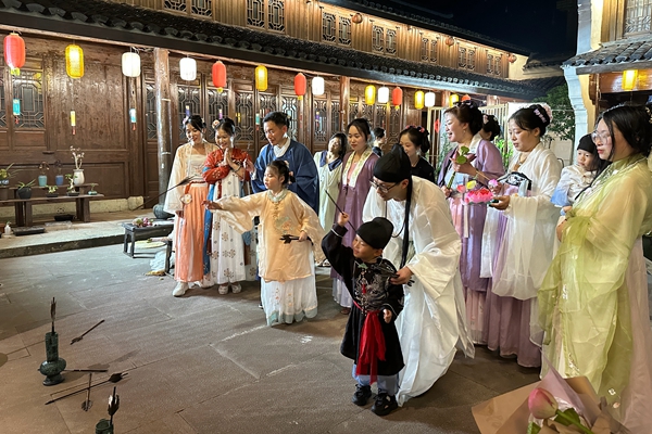 下邵社区党群服务中心：国风雅韵遇七夕 鹊梦千年话乞巧.jpg