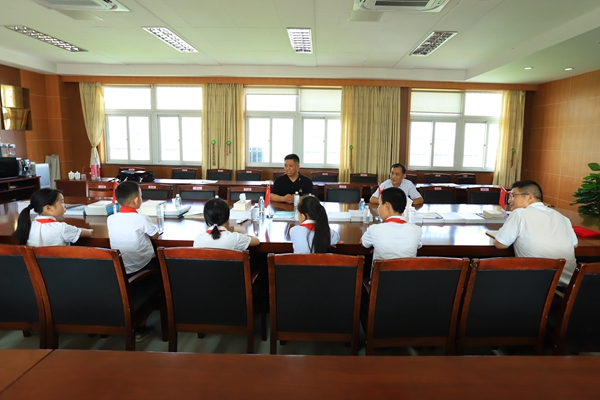 下邵社区党群服务中心：爱心善举显真情 捐资助学暖人心.jpg