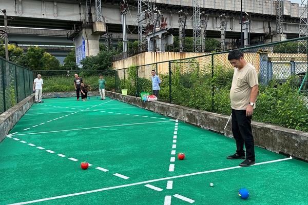 下邵社区党群服务中心：地掷球场换新颜 健身运动好去处.jpg