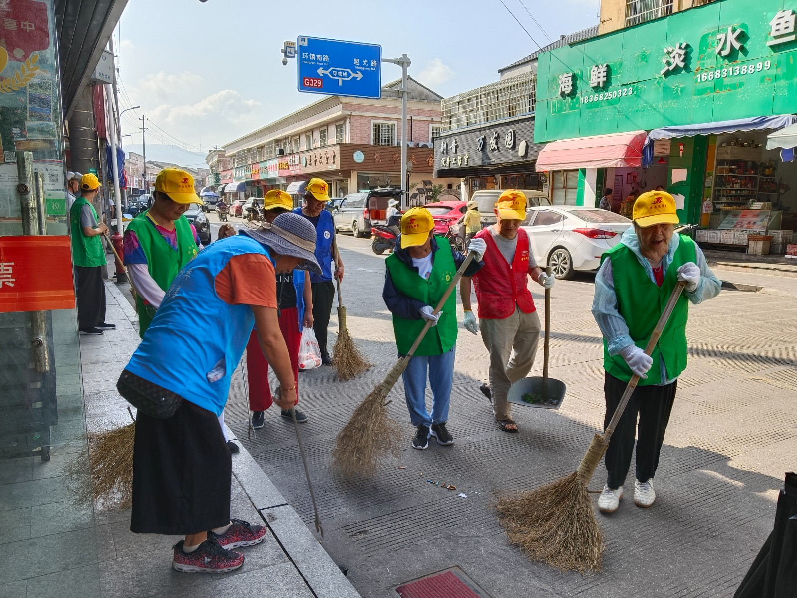 芦南社区：增“颜值”提“气质”  干干净净迎国庆.jpg