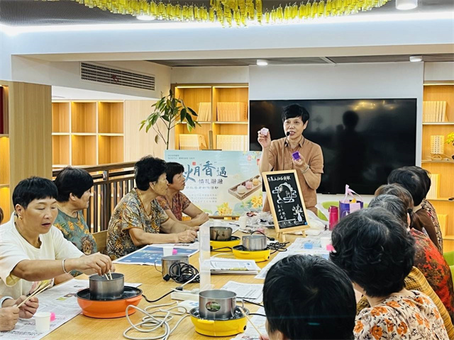 柴桥成校：秋月“香”遇 情礼融融--万景山侨联中秋香薰手作暖侨心.jpg