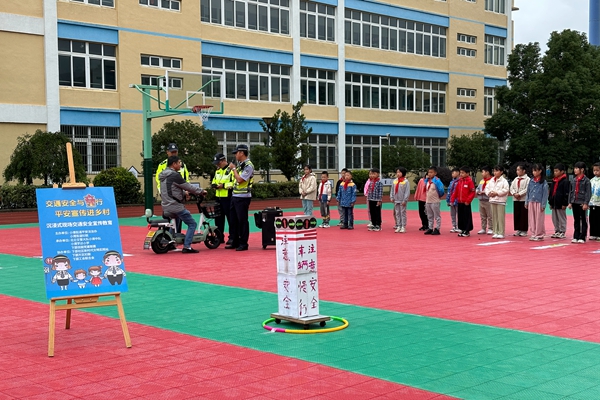 下邵社区党群服务中心：“行有礼”交通安全宣传进学校.jpg