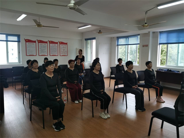 柴桥成校：快乐肩颈操 健康伴我行.jpg