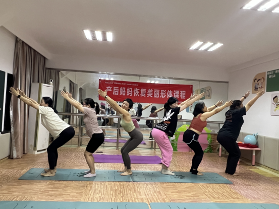 118北仑区春晓成校开展“科学产后修复，绽放美丽”产后妈妈瑜伽公益课程培训.png