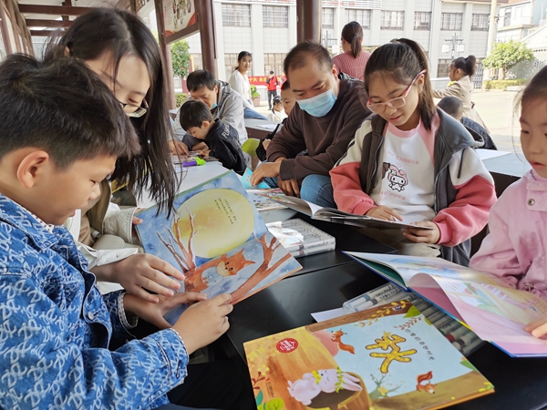 下邵社区党群服务中心：书香润心灵 好书伴成长.jpg