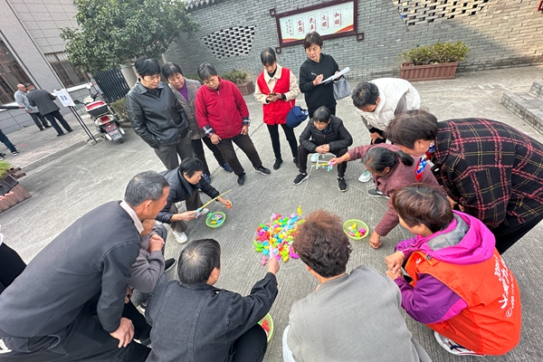 下邵社区党群服务中心：投壶、钓鱼……一场属于老年人的冬季趣味运动会.jpg