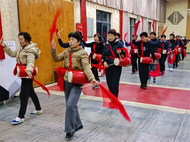 柴桥成校：“鼓”动河头 活力迎新.jpg