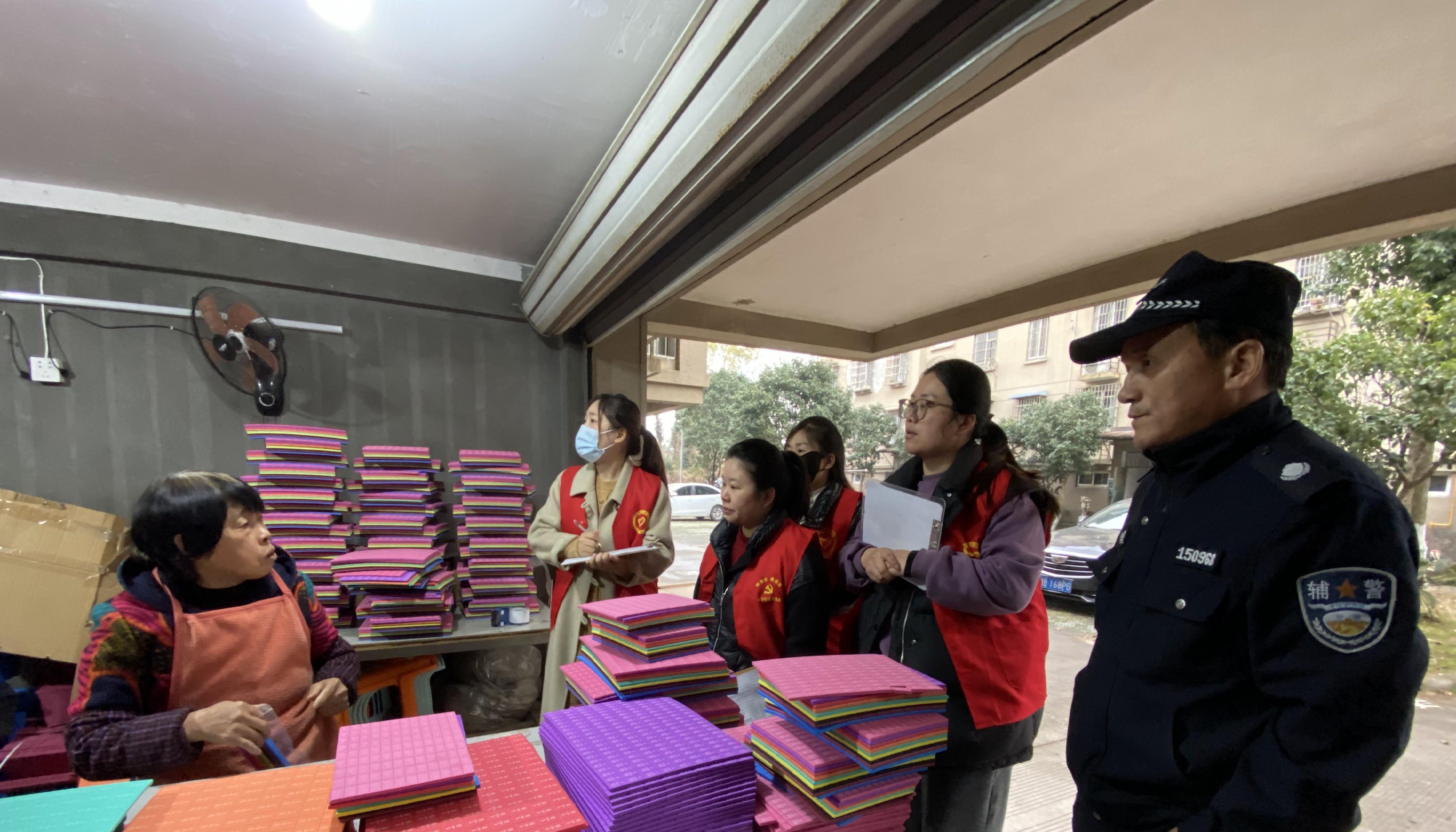 山下社区党群服务中心：联合排查整治，筑牢安全防线 (1).JPG