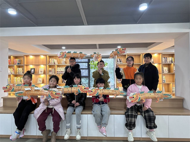 柴桥成校：感受传统文化魅力 辰龙开启八雅堂第一课.jpg