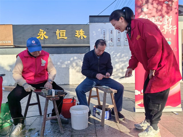 柴桥成校：温暖纳福迎新春 便民服务暖民心.jpg