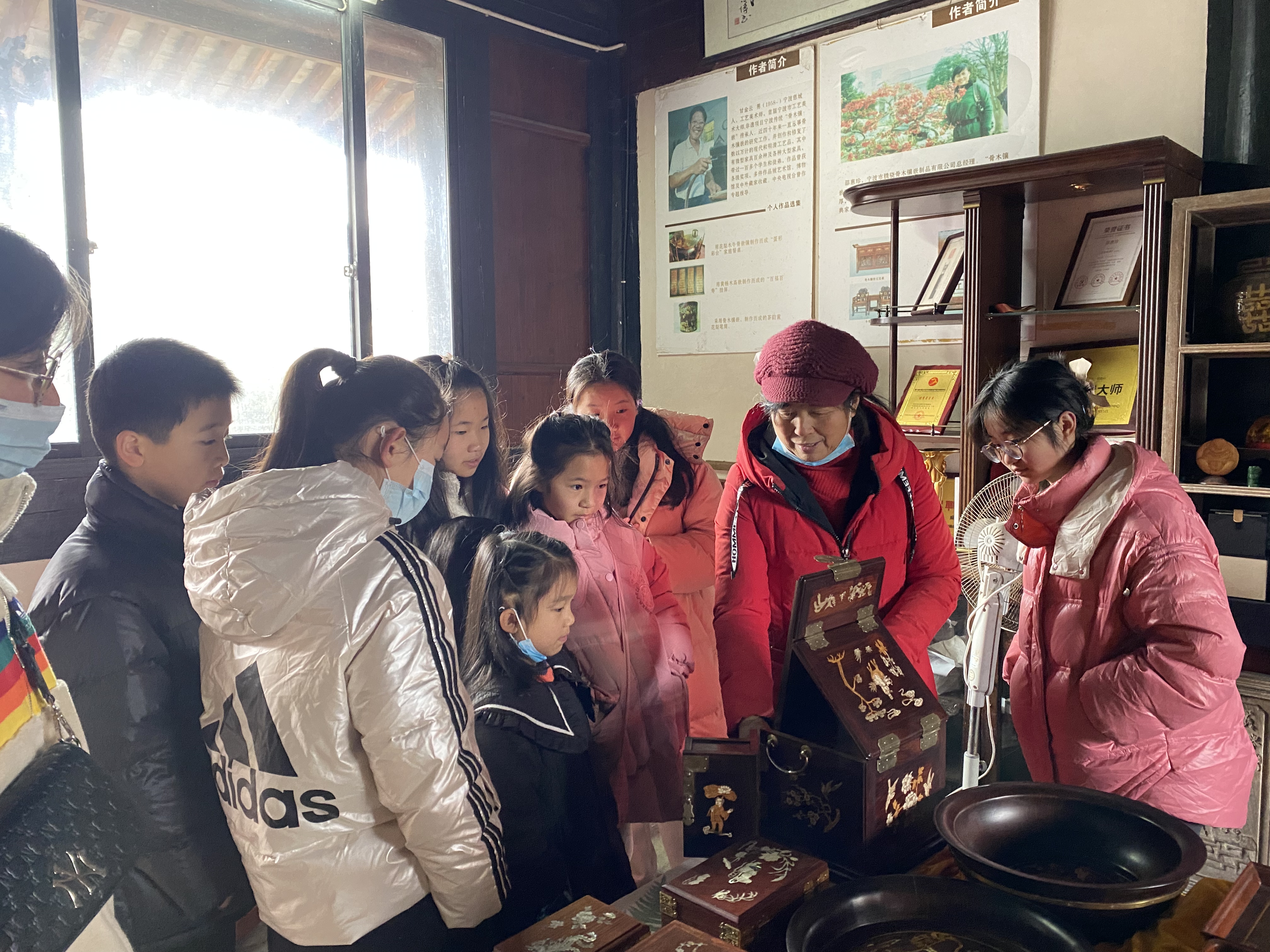 02-05寻访非遗文化 感悟古色魅力——青少年骨木镶嵌非遗体验活动 (2).jpg