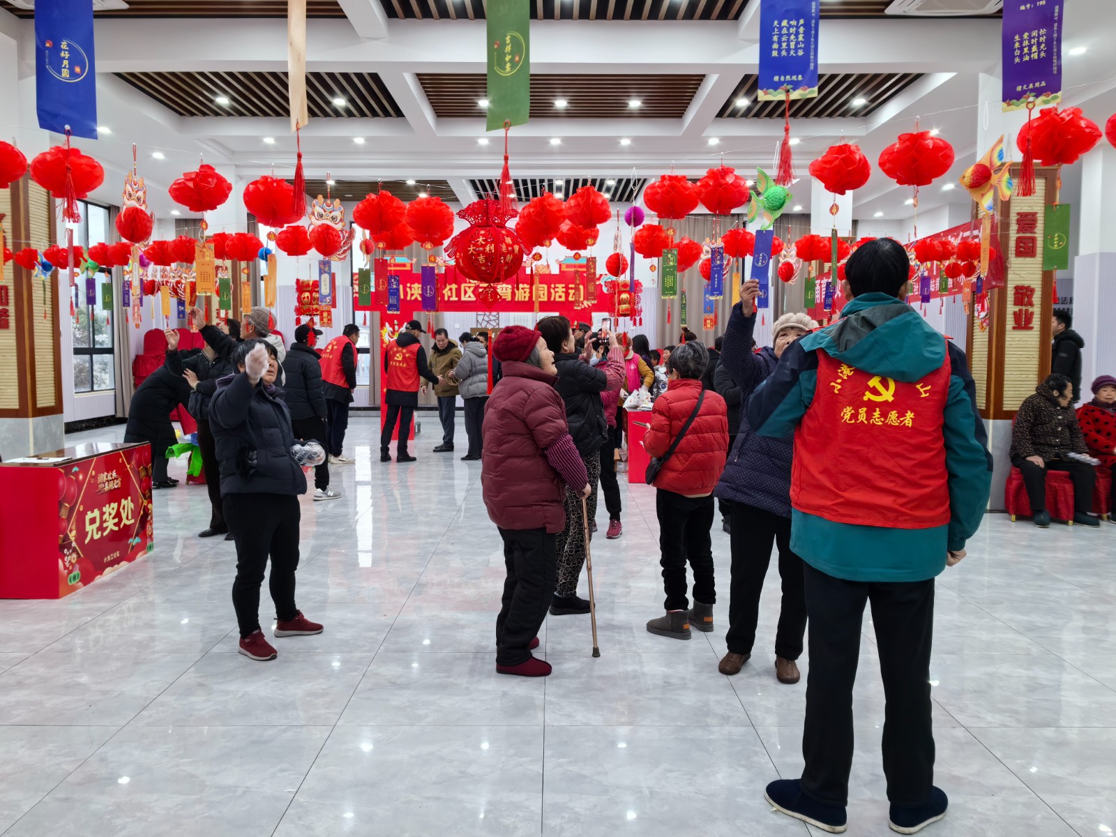 小浃江社区党群服务中心：开展“灯谜贺岁 福满社区”元宵游园活动.jpg