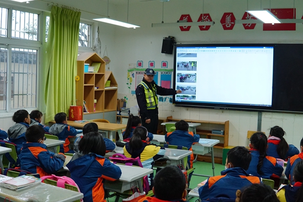 下邵社区党群服务中心：开学季 交通安全第一课.jpg