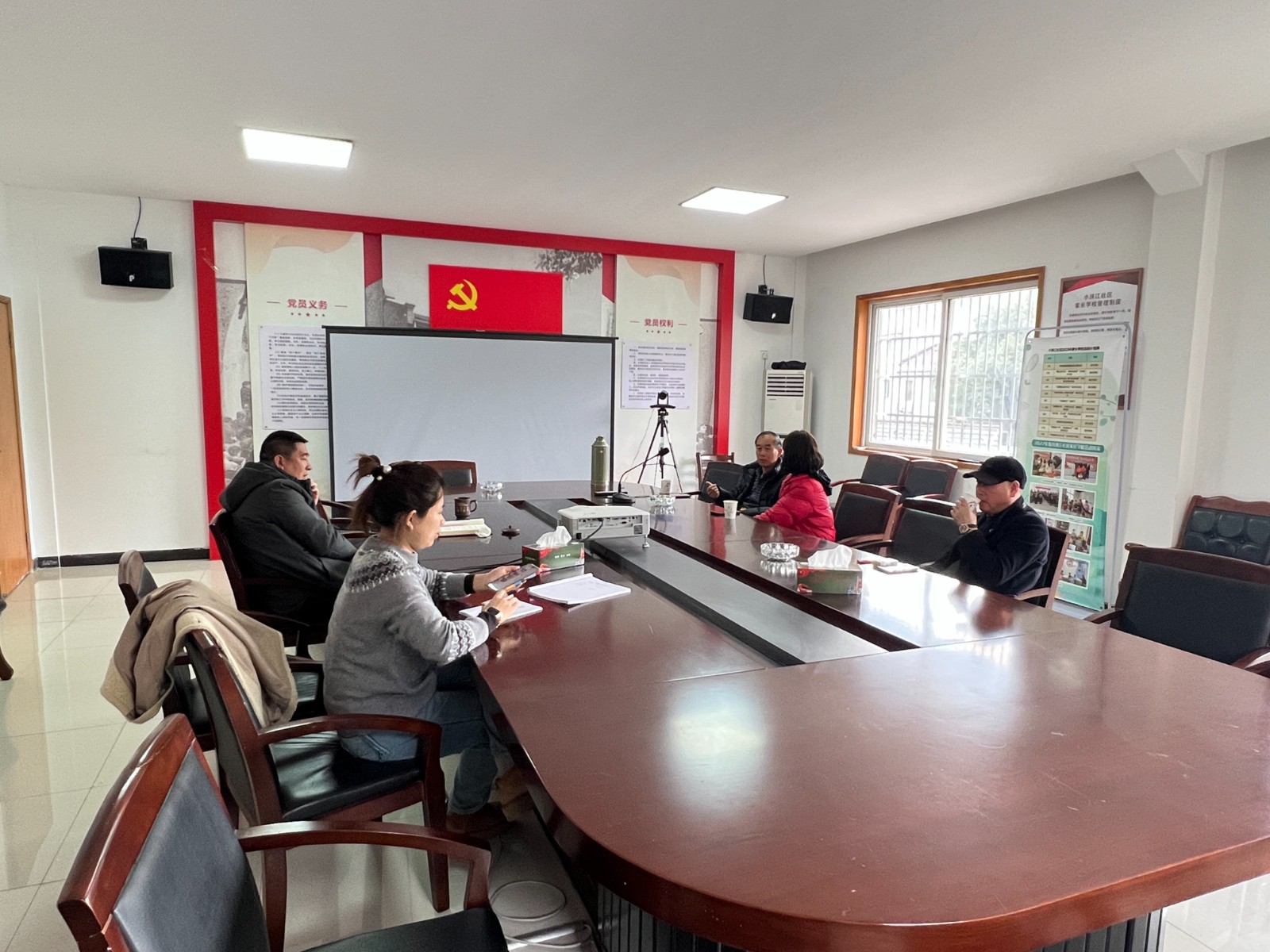 小浃江社区党群服务中心：召开居务监督委员会会议 .jpg