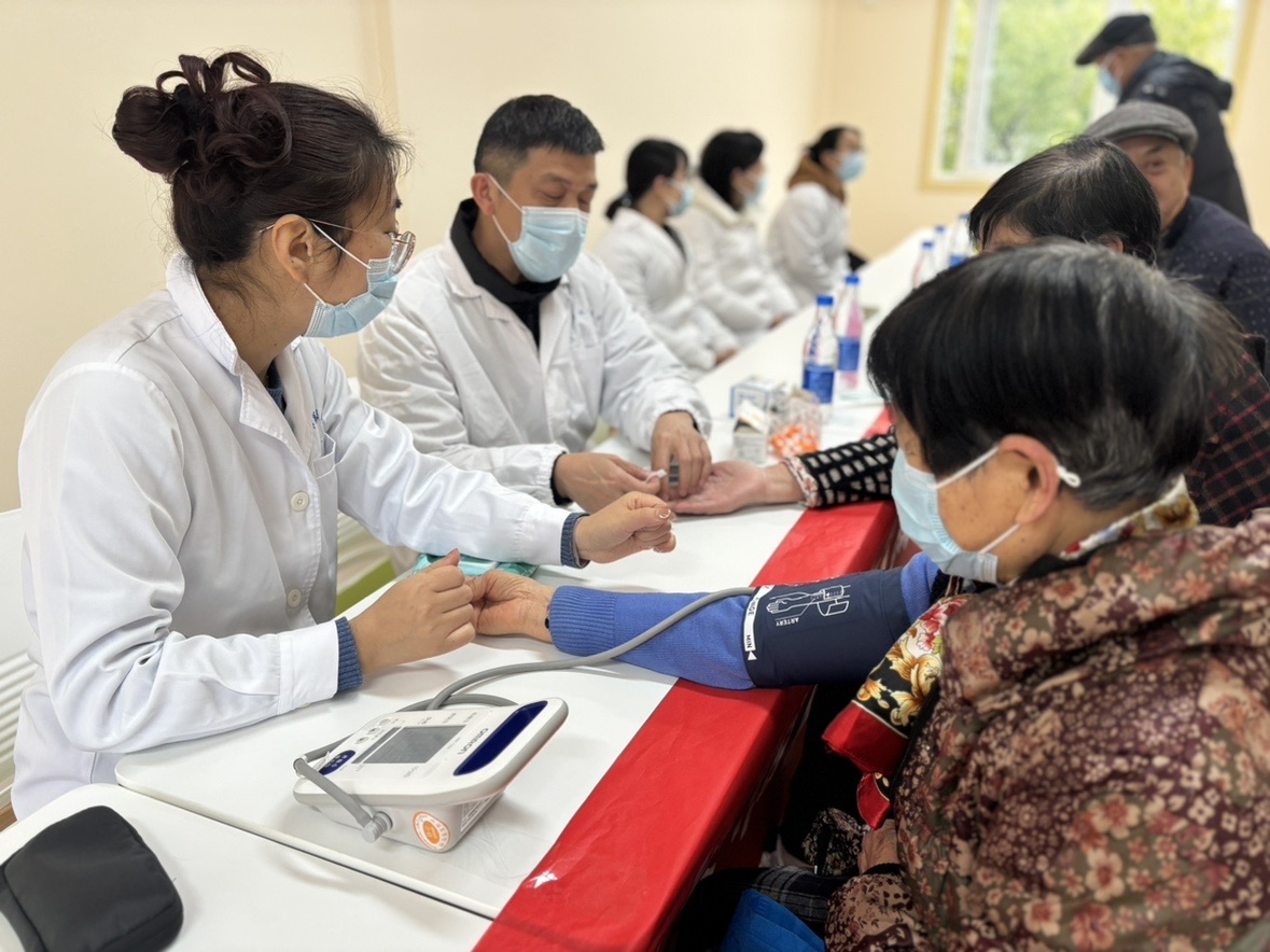 弘扬雷锋精神·传承志愿文化 志愿者义诊活动02.JPG