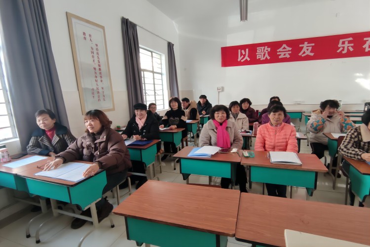 大碶成校老年学校歌咏班开课啦！(1).jpg
