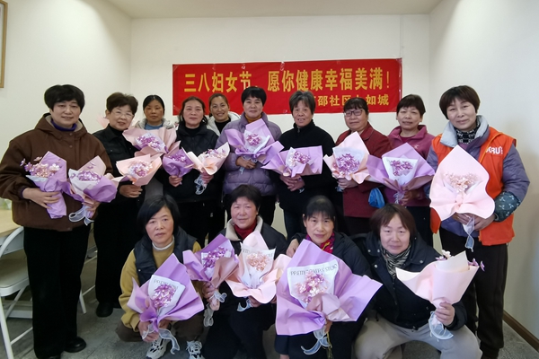 下邵社区党群服务中心：最美三月天 花束送佳人.jpg