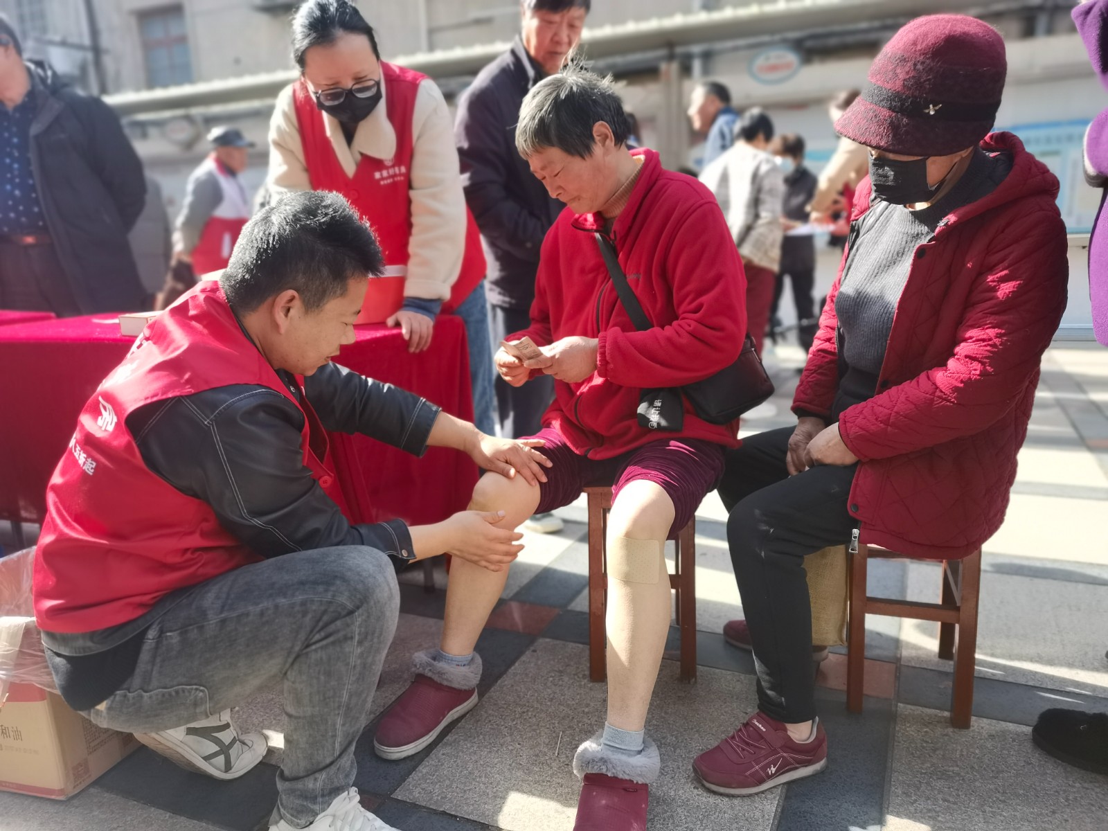 柴桥：“锋”尚社工行  健康服务暖银铃.jpg