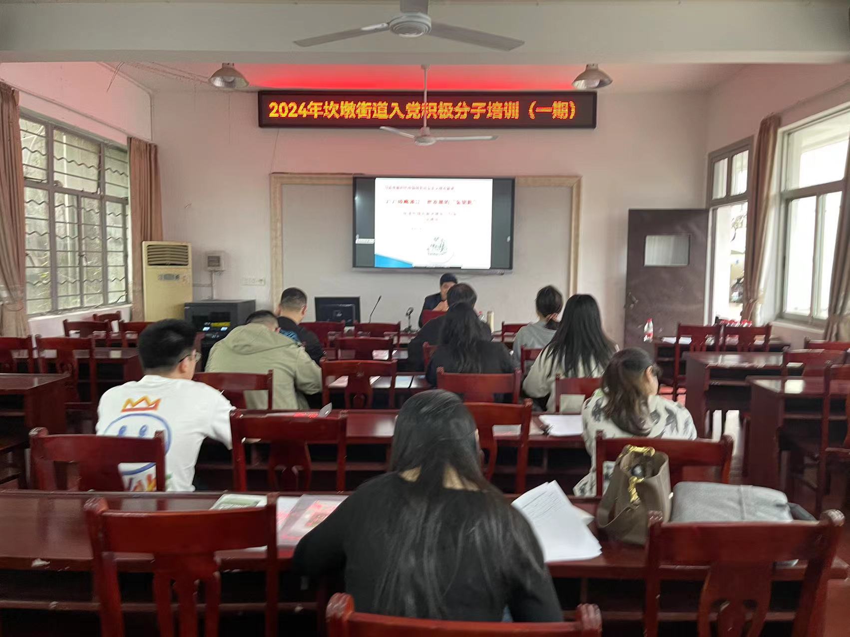0403预备党员培训2.jpg