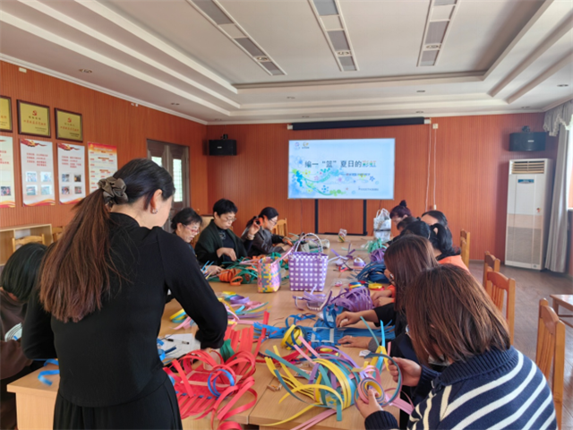 柴桥成校：动一双巧手 取一篮环保.png