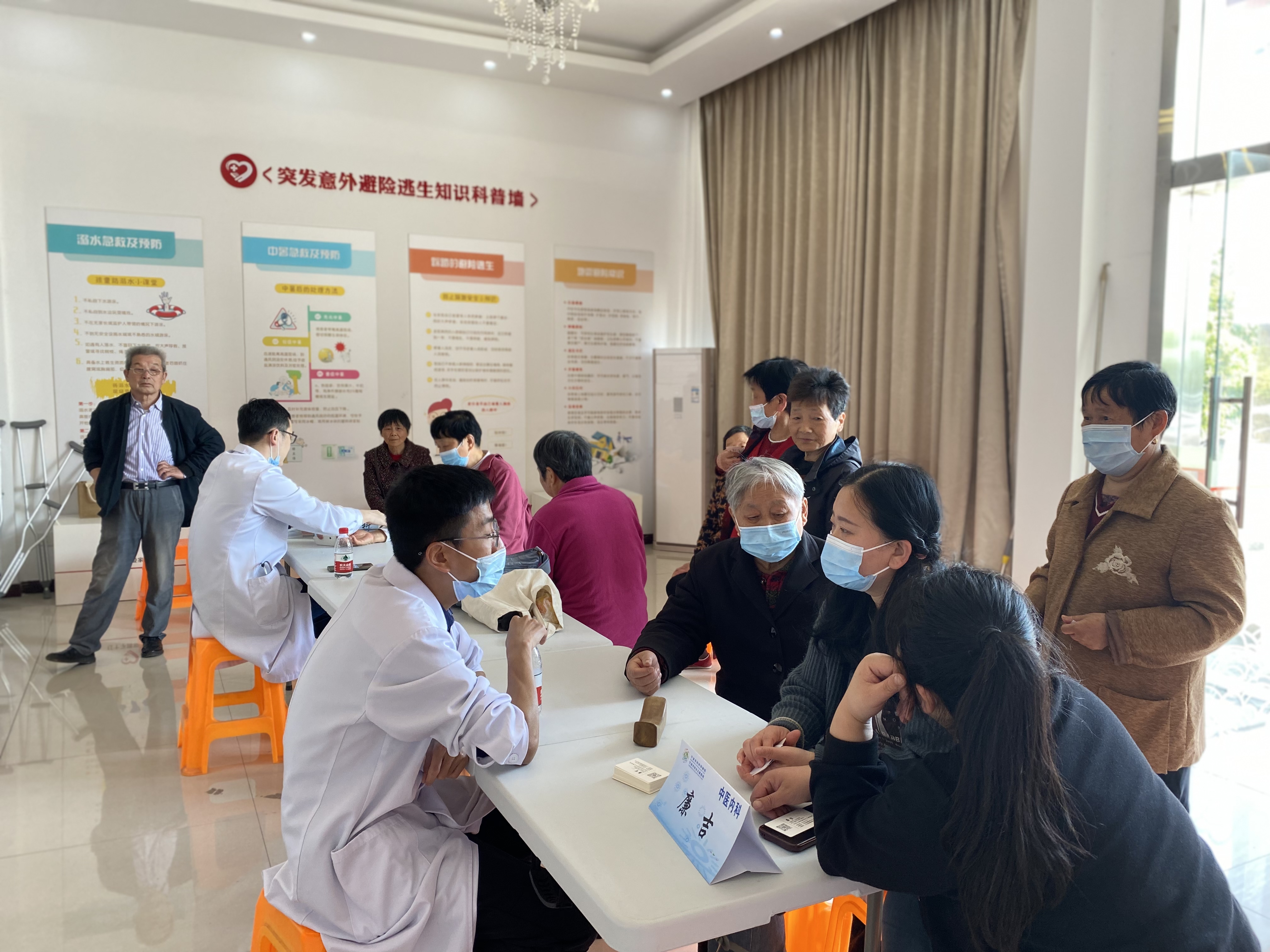 04-10“爱在妇儿 健康慈湖”--党建共建义诊进社区活动  (2).jpg