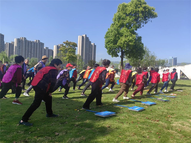 柴桥成校：趣味”廉动“ 健康同行.jpg