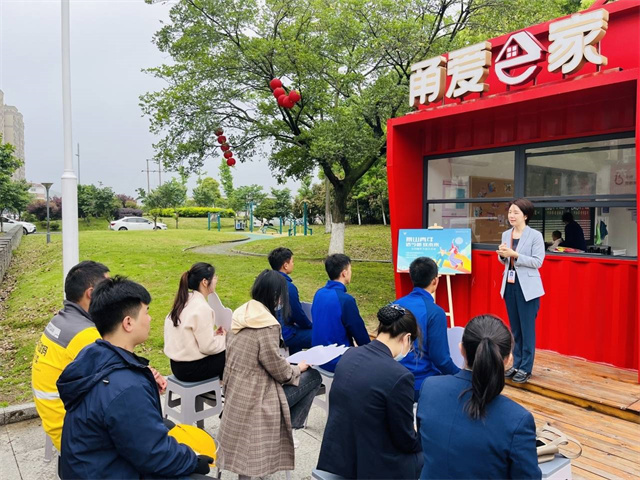 青年齐聚万景山 共话今朝致未来.jpg