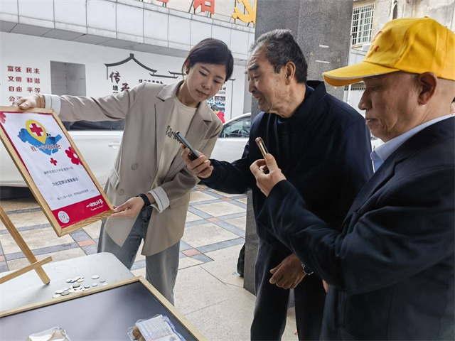 柴桥成校：“一块”做好事 用行动传递爱心.jpg