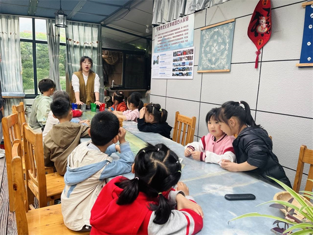 柴桥成校：见“圾”分“投”行动 让绿色环保走“净”童心.jpg