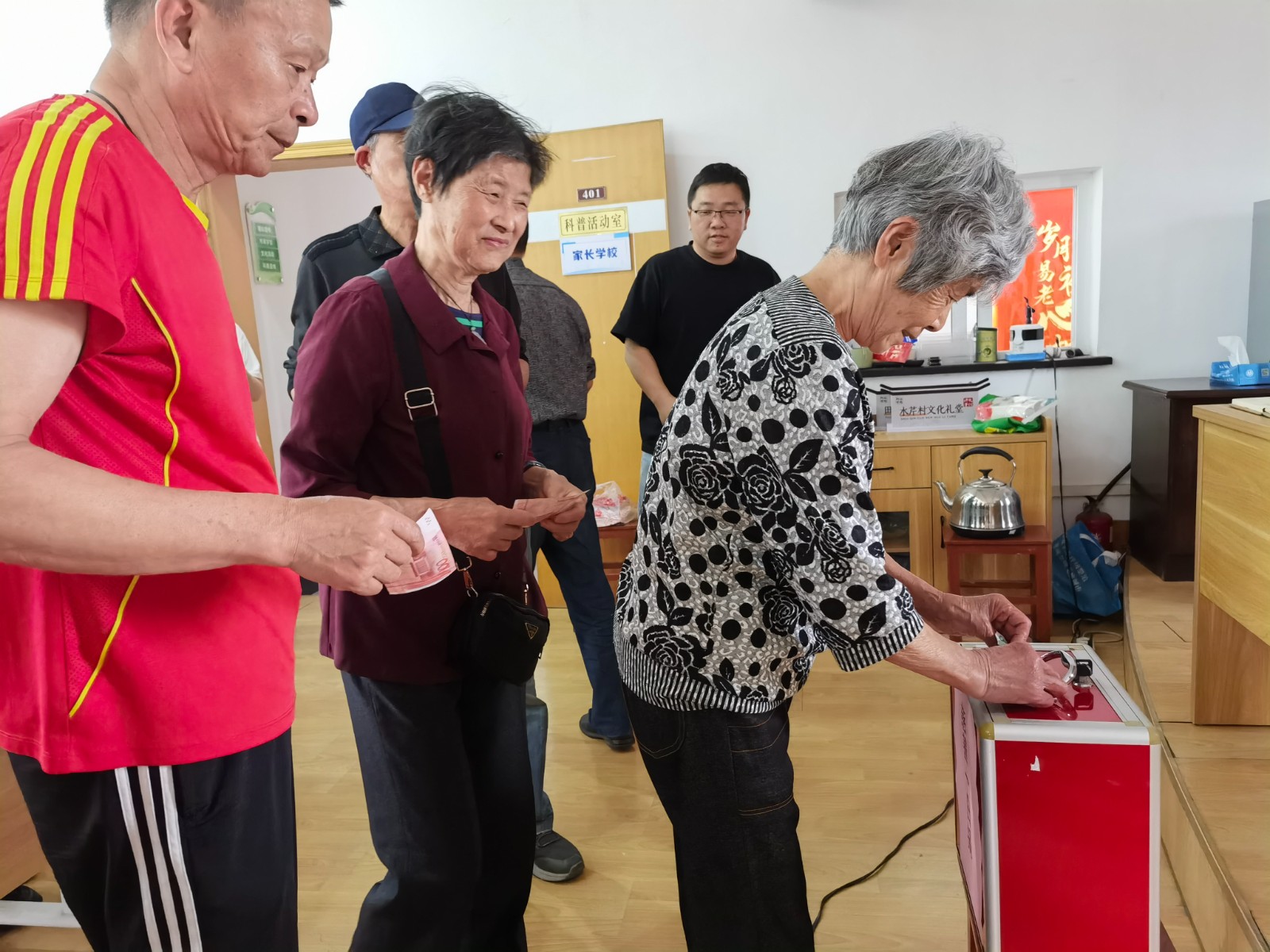 柴桥：“积小善 成大爱”开展慈善一日捐活动.jpg